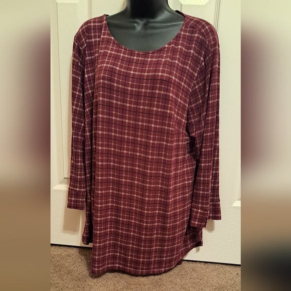 Liz Claiborne Tops - Liz Claiborne Women's EUC LS Top, 3 snap gold tone , and snaps on sleeves